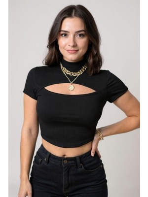 Kadın Siyah Göğüs Dekolteli Yarım Kollu Cut Out Crop Top Bluz – Şık, Rahat ve Kolay Kombinlenebilir