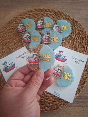 Broşürevim Denizci Kayık Içi Çocuk Figürlü Kişiye Özel Erkek Çocuk Doğum Günü Epoksi Magnet 50 Adet