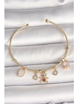 Pirinç Gold Renk Sallantı Zirkon Taşlı Ayıcık Figür Kırmızı Kalp Detay Charm Kadın Bileklik - TJ-BB6896