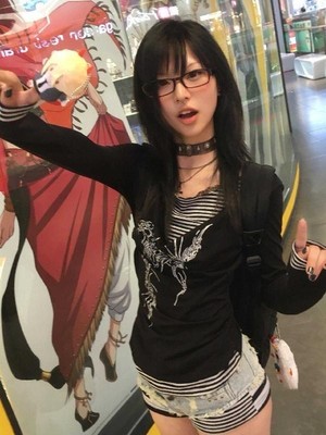 Siyah Baskılı Y2K V Yaka Siyah Beyaz Çizgili Ek Parçalı Uzun Kollu Body