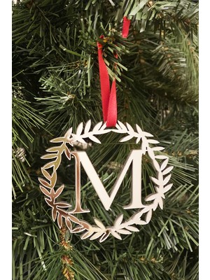 Empressco Yılbaşı Ağacı Süsü Pleksi Harf, Şık Gümüş Çelenk Detaylarıyla Dekorasyon.