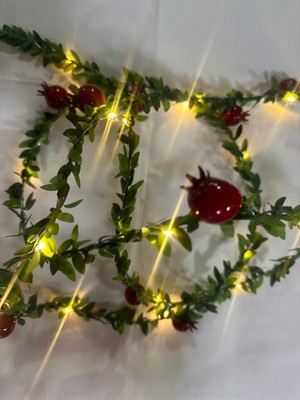 Empressco Kırmızı Işıklı Nar ve Yapraklı Yılbaşı Masa Süsü, Sıcak Atmosfer Için Hazır