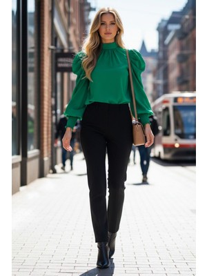Mossta Dik Yaka Arkadan Bağlamalı Ithal Krep Bluz - Yeşil