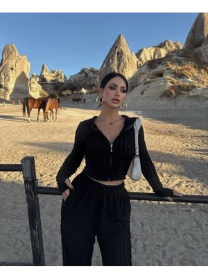 Bosel Kadın Uzun Kollu Parmak Geçme ve Fermuar Detay Kısa Ceket ve Ispanyol Paça Pantolon Ikili Takim