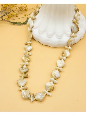 Nevoka Aqua Geometrik Krem Akrilik Boncuklu Kolye