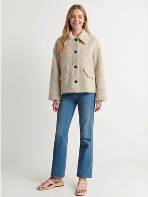 Quzu Kadın Gömlek Yaka Düğmeli Tüylü Ceket Bej