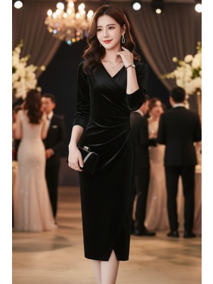 Mossta Kruvaze Yaka Büzgülü Midi Kadife Elbise - Siyah