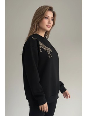 Cemo  Pul Işlemeli Kaplan Detaylı Oversize Sweatshirt