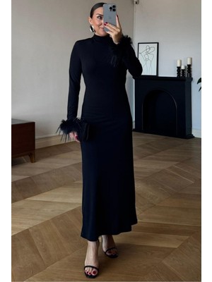 Mossta Balıkçı Yaka Tüy Detaylı Uzun Krep Elbise - Siyah