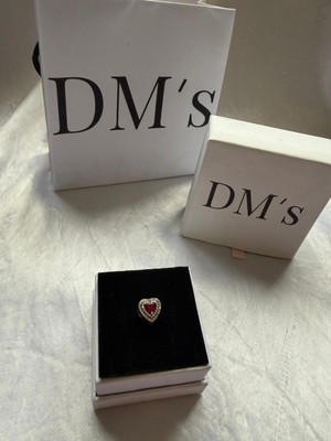 DMs Silver Taşlarla Çevrili Kırmızı Kalpli Gümüş Charm'ı