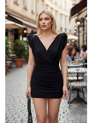 Mossta Kruvaze Yaka Gül Detaylı Mini Elbise Siyah