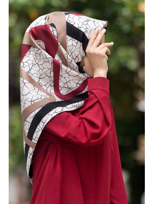 Vissona %100 Twill Ipek Geometrik ve Çatlak Desenli Bordo - Siyah Renkli 90X90 Eşarp Dikim Şekli : El Dikişi