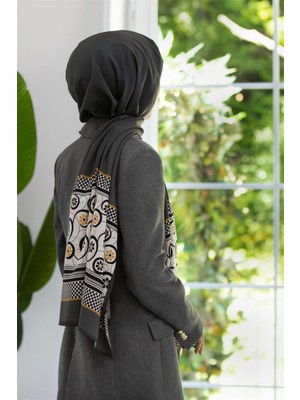 Vissona Lüks Medine Ipeği Kenar Motifi Çiçek Desenli Gri Renkli 75X195 Kırışmaz Şal Moss Krep Dikiş Tipi Italyan Dikişli