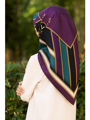 Vissona %100 Twill Ipek Baroklu ve Geometrik Desenli Mürdüm - Petrol Yeşili Renkli 90X90 Eşarp Dikim Şekli : El Dikişi