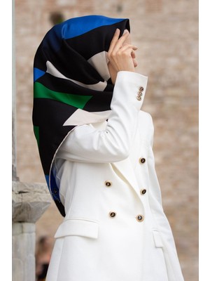 Vissona %100 Twill Ipek Geometrik Desenli Zümrüt Yeşili - Saks Renkli 90X90 Eşarp Dikim Şekli : El Dikişi