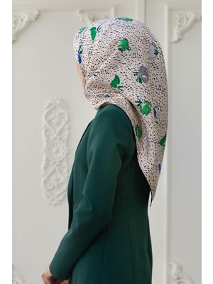 Vissona %100 Twill Ipek Çıtır Çiçek Desenli Saks - Zümrüt Yeşili Renkli 90X90 Eşarp Dikim Şekli : El Dikişi