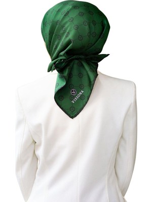 Vissona %100 Twill Ipek Monogram Desenli Zümrüt Yeşili Renkli 90X90 Eşarp Dikim Şekli : El Dikişi