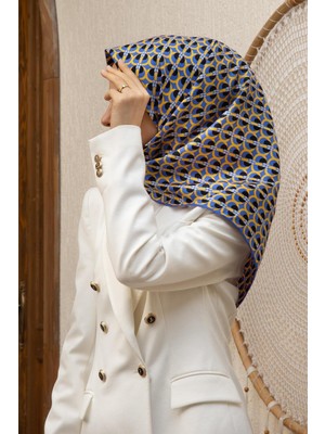 Vissona %100 Twill Ipek Geometrik Desenli Saks - Gold Renkli 90X90 Eşarp Dikim Şekli : El Dikişi
