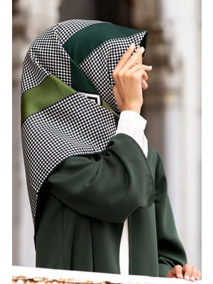 Vissona %100 Twill Ipek Kazayağı Desenli Zümrüt Yeşili - Haki Renkli 90X90 Eşarp Dikim Şekli : El Dikişi