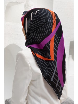 Vissona %100 Twill Ipek Çizgili Geometrik Desenli Siyah - Gri Renkli 90X90 Eşarp Dikim Şekli : El Dikişi