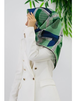 Vissona %100 Twill Ipek Geometri Desenli Saks - Zümrüt Yeşili Renkli 90X90 Eşarp Kenar Dikiş Şekli El Dikişli