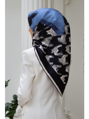 Vissona %100 Twill Ipek Kazayağı Desenli Indigo - Lacivert Renkli 90X90 Eşarp Kenar Dikiş Şekli El Dikişli