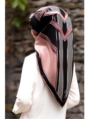 Vissona %100 Twill Ipek Kareli Kazayaklı Desenli Gül Kurusu - Siyah Renkli 90X90 Eşarp Kenar Dikiş Şekli El Dikişli