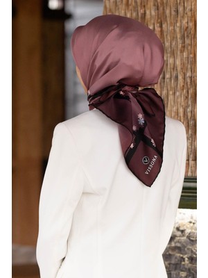 Vissona %100 Twill Ipek Kenar Motifi Çiçek Desenli Gül Kurusu - Siyah Renkli 90X90 Eşarp Dikim Şekli : El Dikişi