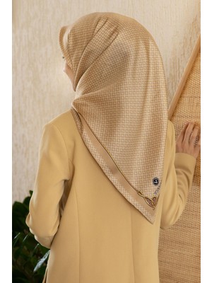 Vissona %100 Twill Ipek Minik Motif Desenli Bej - Krem Renkli 90X90 Eşarp Dikim Şekli : El Dikişi