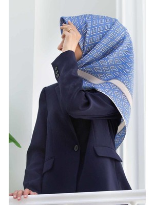 Vissona % 57 Ipek % 43 Viskon Twill Ipek Geometrik Desenli Indigo - Krem Renkli 90X90 Eşarp Dikim Şekli : El Dikişi