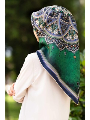 Vissona % 57 Ipek % 43 Viskon Twill Ipek Şal Desenli Zümrüt Yeşili - Indigo Renkli 90X90 Eşarp Dikim Şekli : El Dikişi