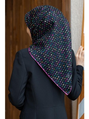 Vissona %100 Twill Ipek Çıtır Motif Desenli Siyah - Fuşya Renkli 90X90 Eşarp Dikim Şekli : El Dikişi