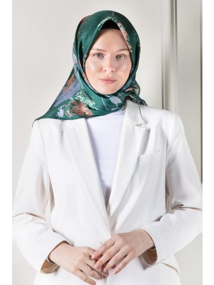 Vissona %100 Twill Ipek Suluboya Çiçek Desenli Petrol Yeşili Renkli 90X90 Eşarp Dikim Şekli : El Dikişi