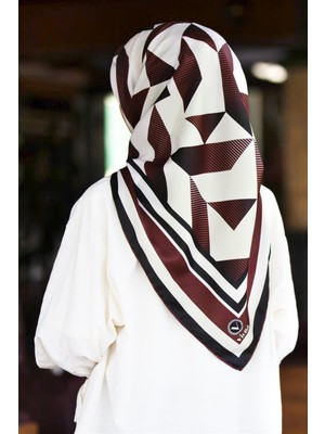 Violla Twill Geometrik Desenli Şarabi Renkli 90X90 Eşarp (Ipek Içermez) Kenar Dikiş Şekli El Dikişli