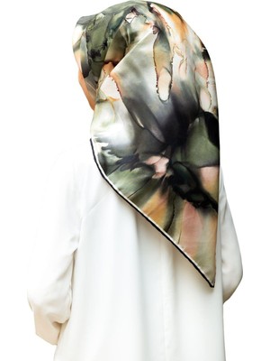 Vissona % 57 Ipek % 43 Viskon Twill Ipek Sulu Boyalı Çiçek Desenli Haki - Vizon Renkli 90X90 Eşarp Dikim Şekli : El Dikişi