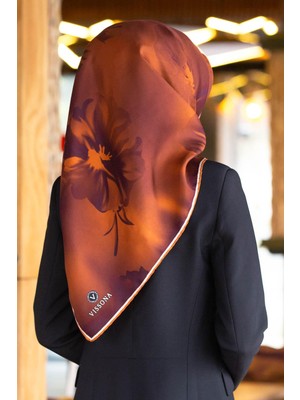 Vissona % 57 Ipek % 43 Viskon Twill Ipek Çiçek Desenli Taba Renkli 90X90 Dikim Şekli : El Dikişi Eşarp