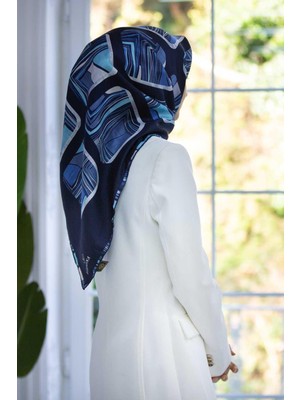 Vissona %100 Twill Ipek Geometrik Kare Desenli Indigo - Lacivert Renkli 90X90 Eşarp Dikim Şekli : El Dikişi
