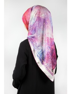 Violla Twil Dokulu Desenli Mürdüm Renkli 90X90 Eşarp (Ipek Içermez) Dikim Şekli : El Dikişi