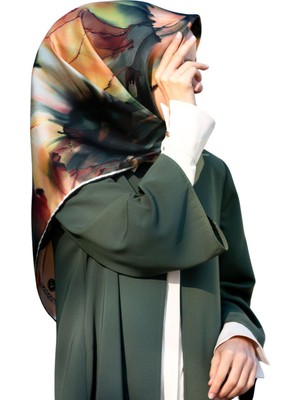 Vissona %100 Twill Ipek Batik Çiçek Desenli Zümrüt Yeşili - Hardal Renkli 90X90 Eşarp Kenar Dikiş Şekli El Dikişli