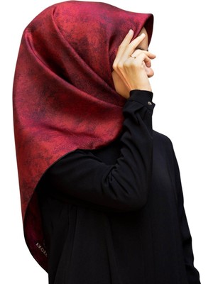 Vissona % 57 Ipek % 43 Viskon Twill Ipek Doku Desenli Bordo Renkli 90X90 Eşarp Dikim Şekli : El Dikişi