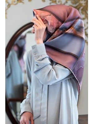 Vissona %100 Twill Ipek Efektli Bant Desenli Pudra - Gri Renkli 90X90 Eşarp Dikim Şekli : El Dikişi