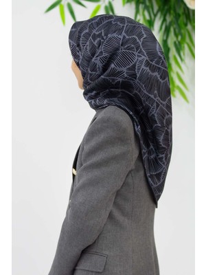 Vissona %100 Twill Ipek Geometrik Desenli Gri - Siyah Renkli 90X90 Eşarp Dikim Şekli : El Dikişi