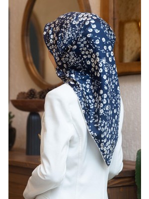 Vissona %100 Twill Ipek Çıtır Çiçek Desenli Lacivert - Krem Renkli 90X90 Eşarp Dikim Şekli : El Dikişi