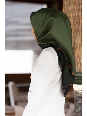 Vissona %100 Twill Ipek Kenar Motifi Çiçek Desenli Haki - Gold Renkli 90X90 Eşarp Dikim Şekli : El Dikişi