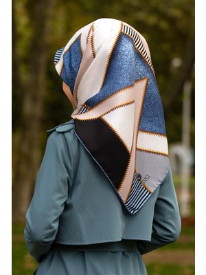 Vissona % 57 Ipek % 43 Ipek Twill Ipek Geometrik Desenli Bebe Mavisi - Siyah Renkli 90X90 Eşarp Dikim Şekli : El Dikişi