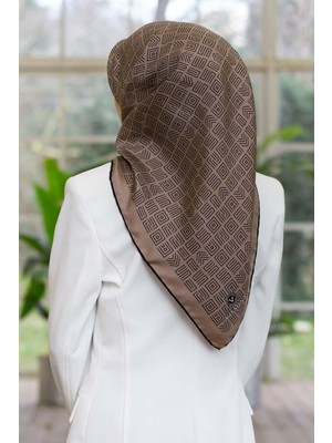 Vissona %57 Ipek %43 Viskon Twill Ipek Etnik Motif Desenli Vizon - Siyah Renkli 90X90 Eşarp Dikim Şekli : El Dikişi