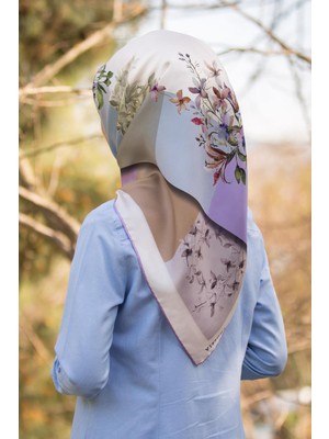 Vissona %100 Twill Ipek Kareli ve Çıtır Çiçek Desenli Lila - Bej Renkli 90X90 Eşarp Dikim Şekli : El Dikişi