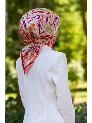 Vissona %100 Twill Ipek Geometrik Desenli Kırmızı- Mürdüm Renkli 90X90 Eşarp Dikim Şekli : El Dikişi