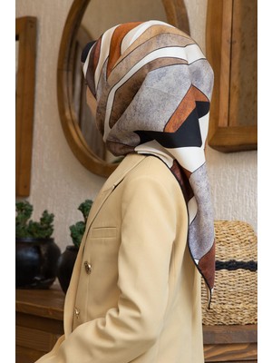 Vissona %100 Twill Ipek Geometrik Desenli Bej - Taba Renkli 90X90 Eşarp Dikim Şekli : El Dikişi