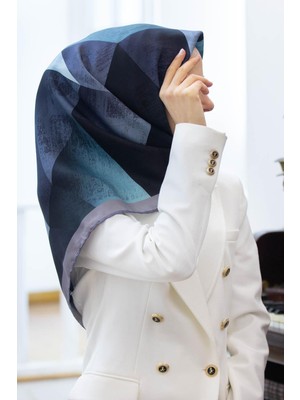 Vissona % 57 Ipek % 43 Viskon Twill Ipek Geometrik Desenli Cam Göbeği - Gri Renkli 90X90 Eşarp Dikim Şekli : El Dikişi